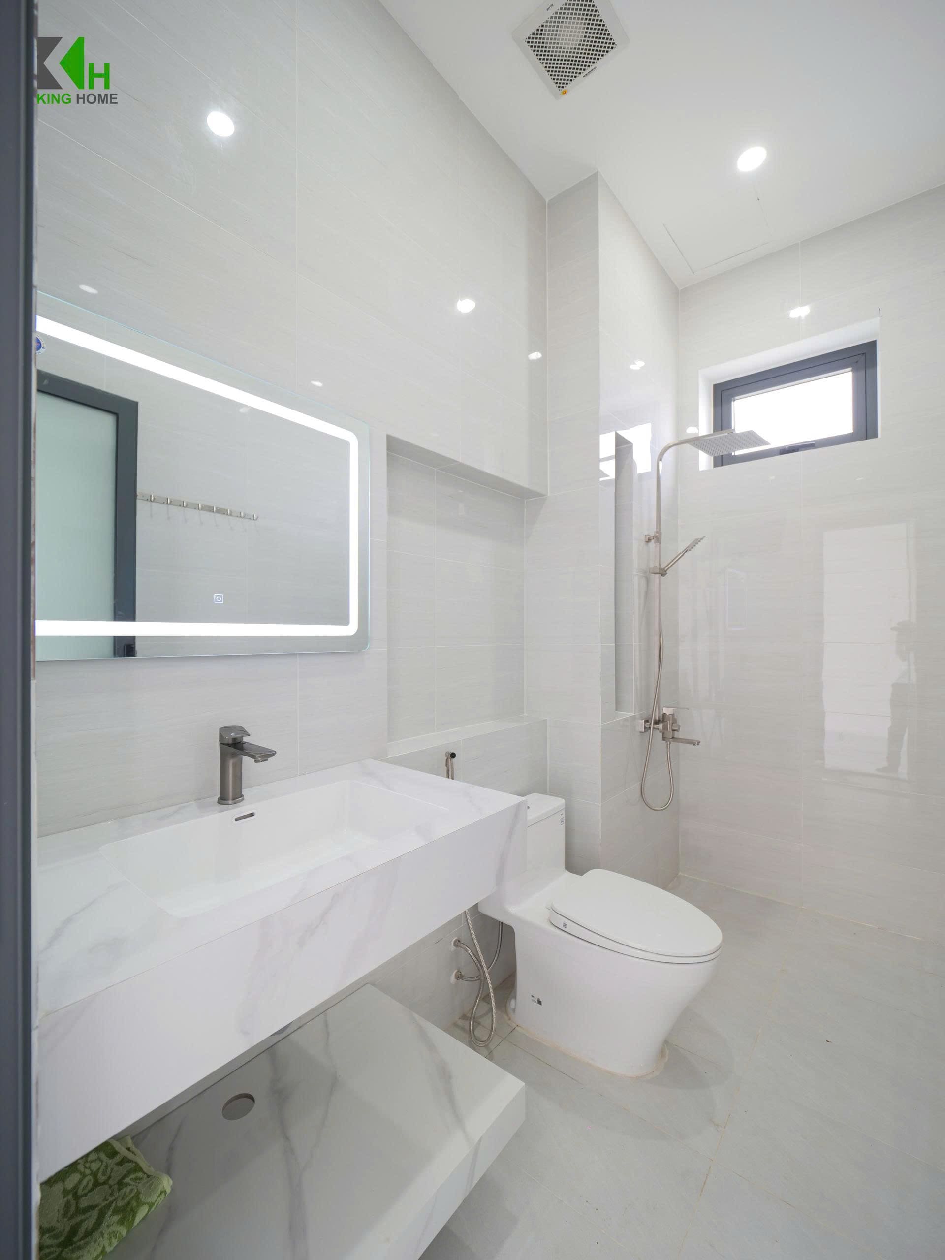Phòng tắm không nên đặt ở vị trí trung tâm của ngôi nhà vì đây được xem là điều kiêng kỵ