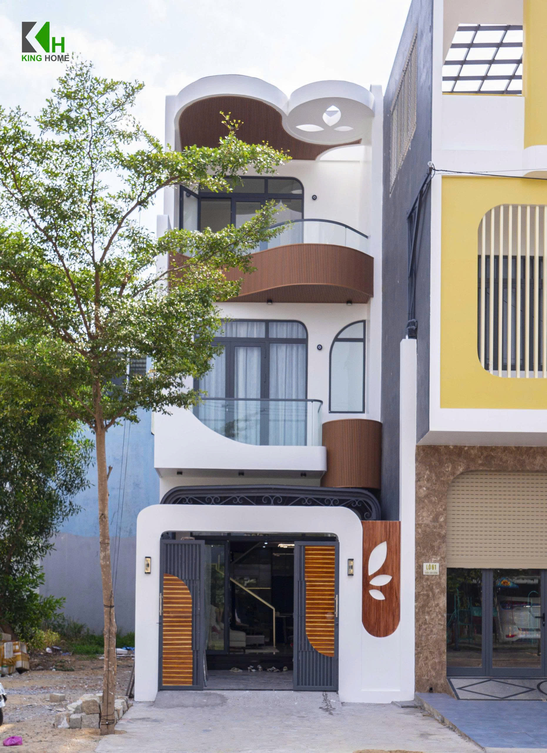 Kiến trúc ngoại thất của T’s House nổi bật với sự kết hợp giữa những mảng khối hiện đại và các đường cong mềm mại