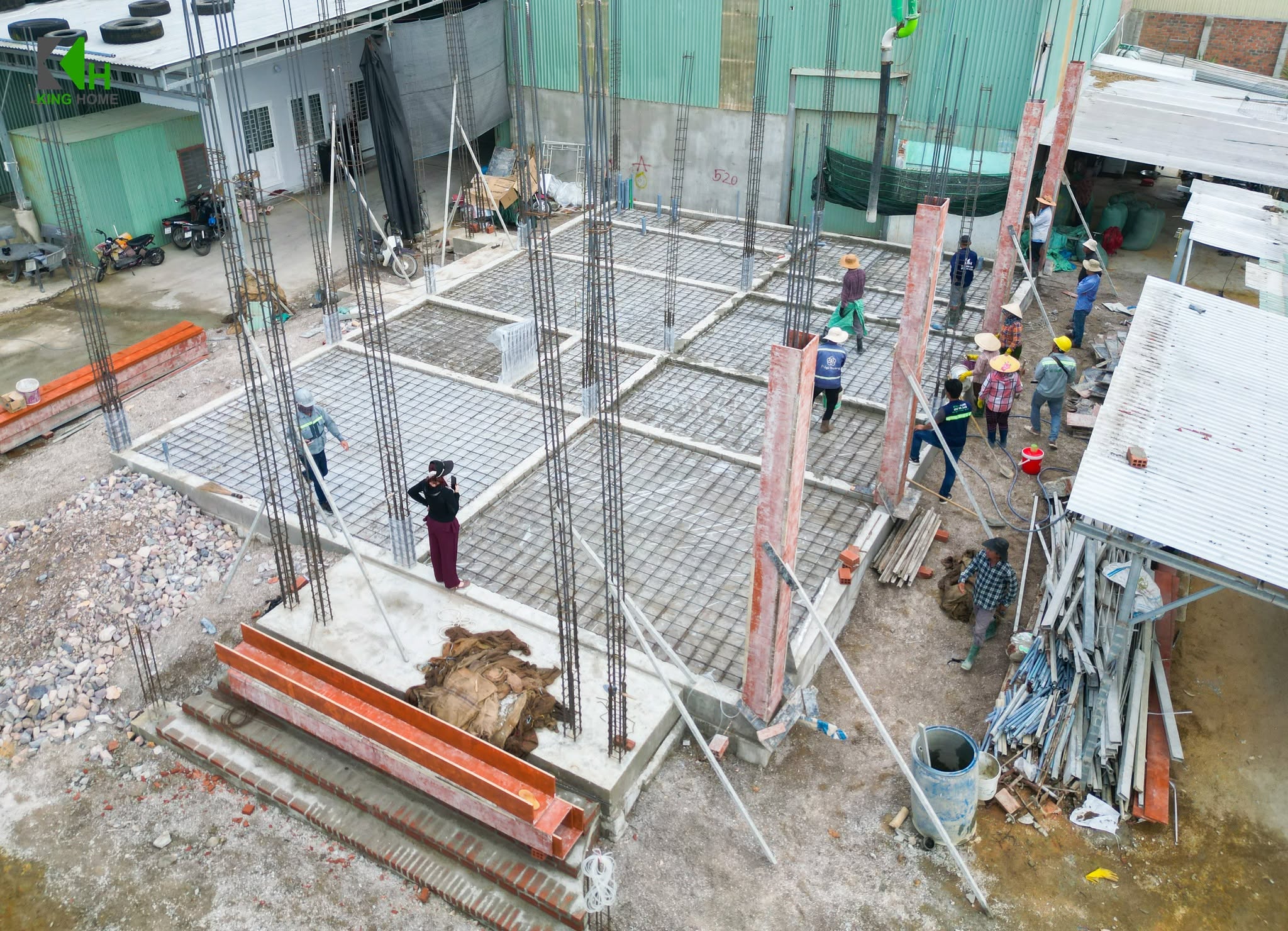 Bê tông được đổ đúng quy trình, đảm bảo khả năng chịu lực.