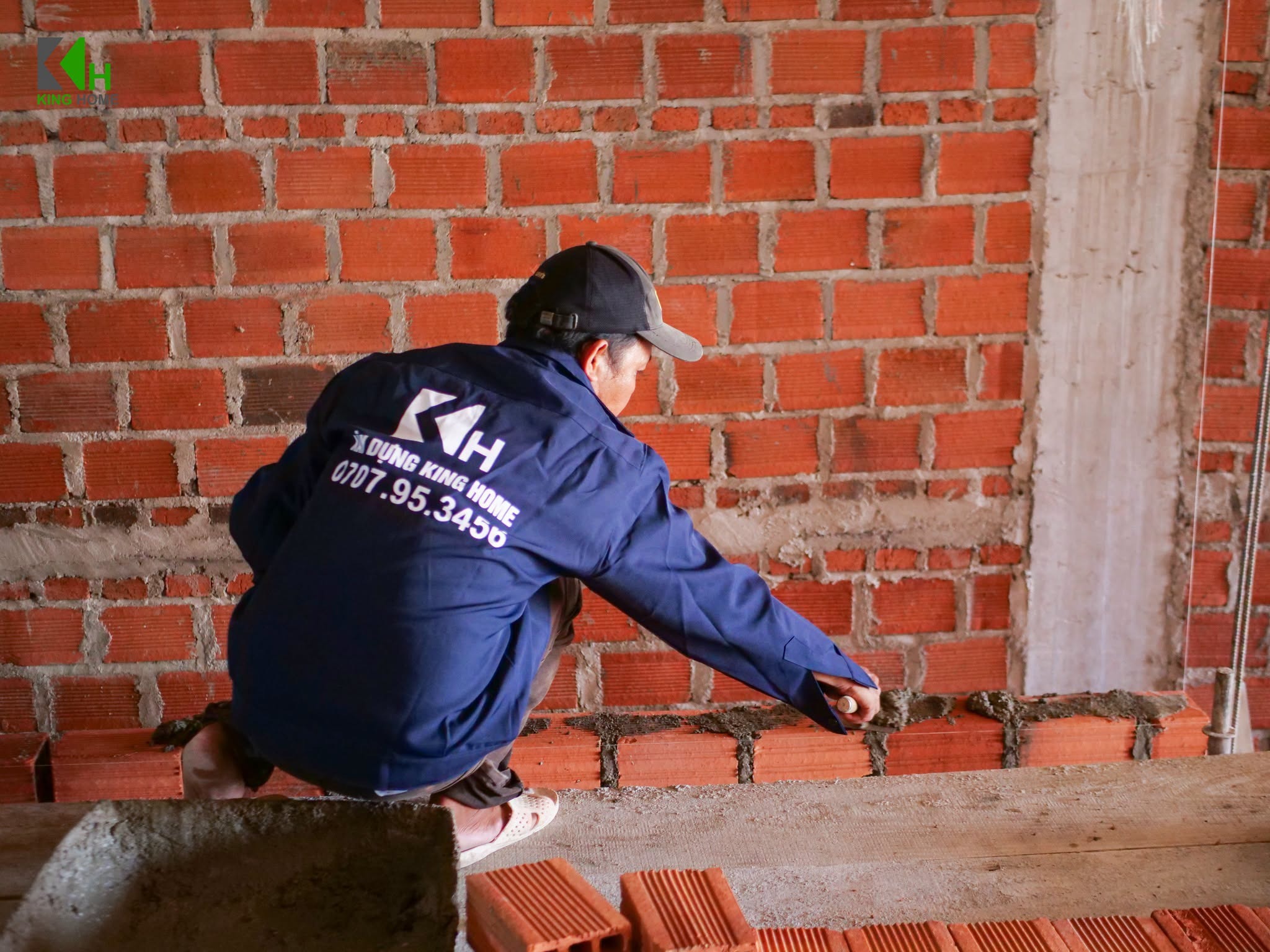 Tường xây đúng kỹ thuật, đảm bảo độ thẳng, phẳng và liên kết chắc chắn.