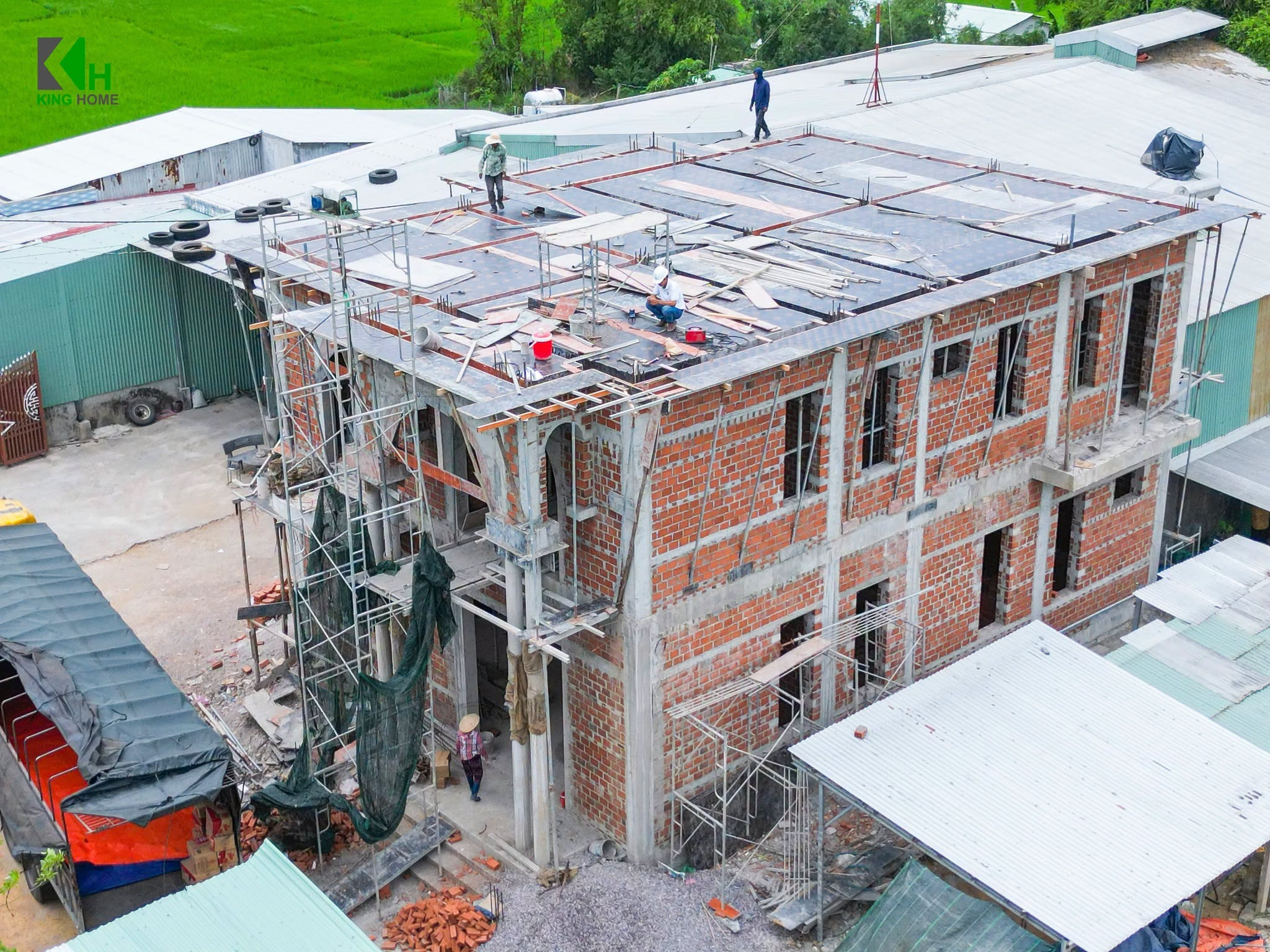 Xây nhà phần thô là giai đoạn đầu tiên và cũng là hạng mục quan trọng nhất trong toàn bộ quá trình xây dựng một công trình