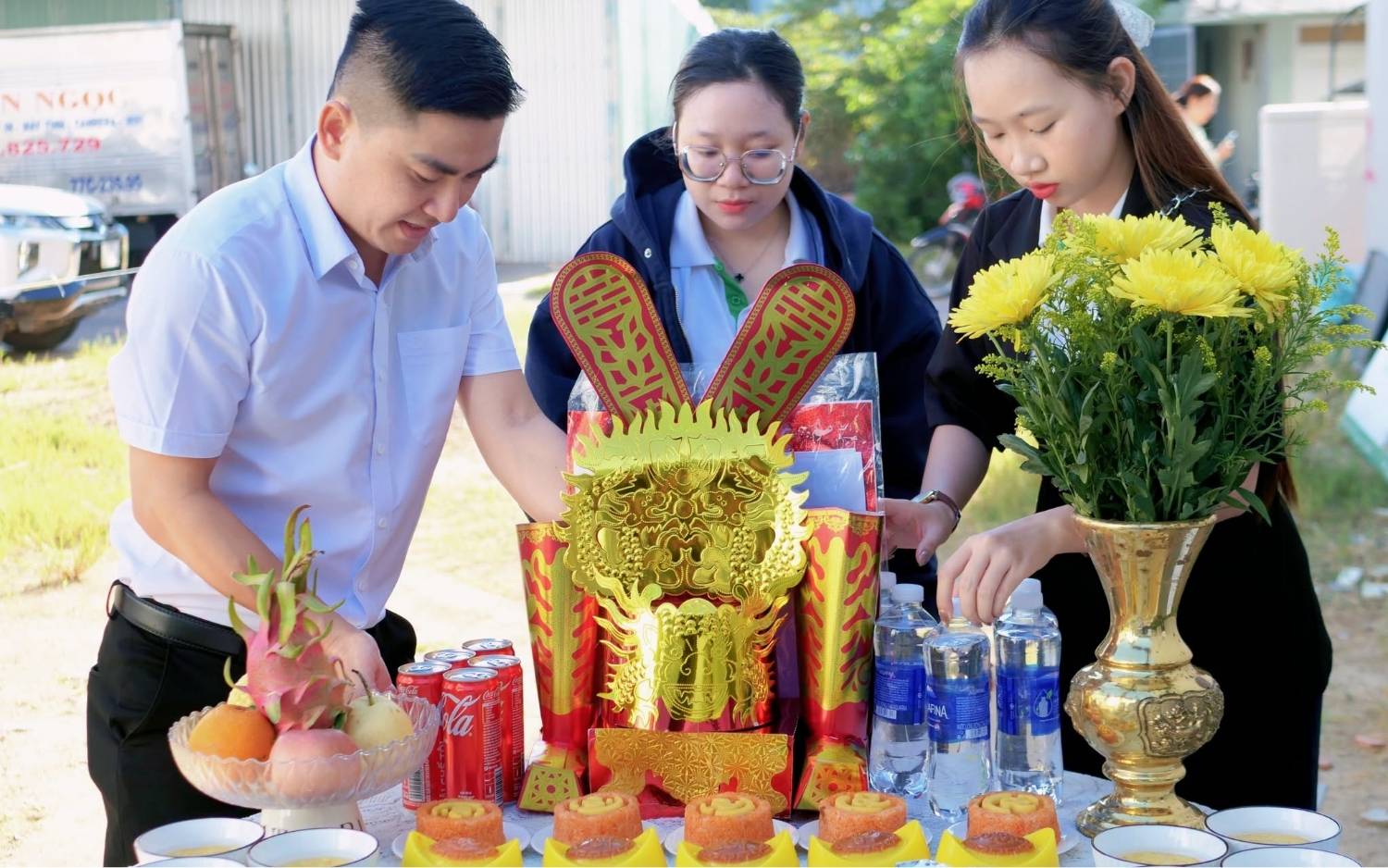 Lễ cúng cất nóc nhà không chỉ là một nghi thức truyền thống mà còn thể hiện mong ước về một ngôi nhà bền vững