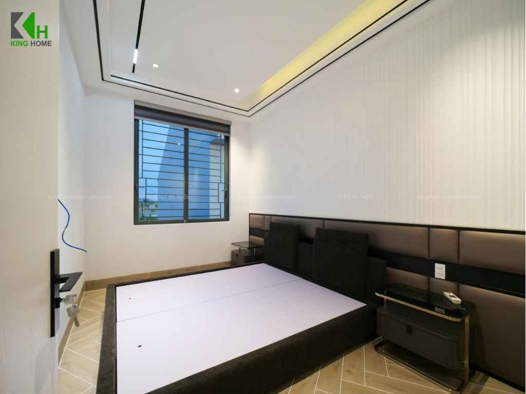 Phòng ngủ sử dụng những gam màu trung tính như trắng, đen tạo cảm giác nhẹ nhàng nhưng vẫn có chiều sâu.