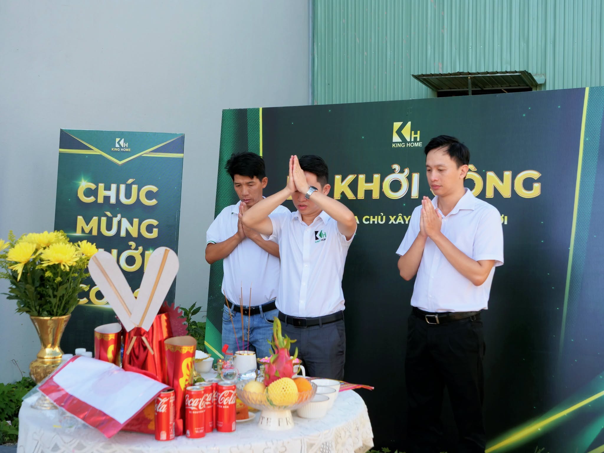 Theo quan niệm truyền thống, việc cúng động thổ là lời xin phép trước khi tác động đến phần đất chuẩn bị xây dựng