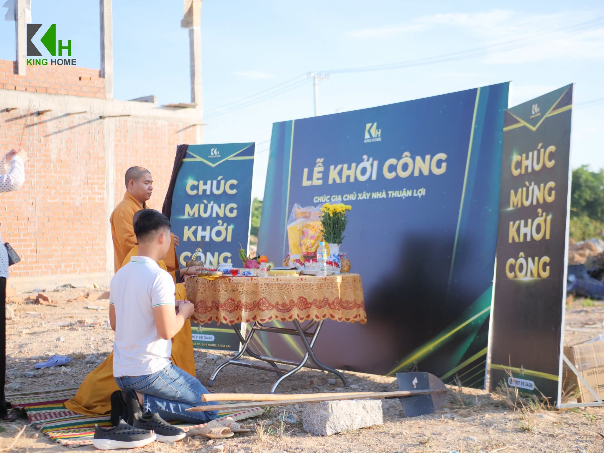 Người được mượn tuổi thường ưu tiên nam giới, lớn tuổi hơn gia chủ, có sức khỏe tốt, gia đình hòa thuận và công việc ổn định