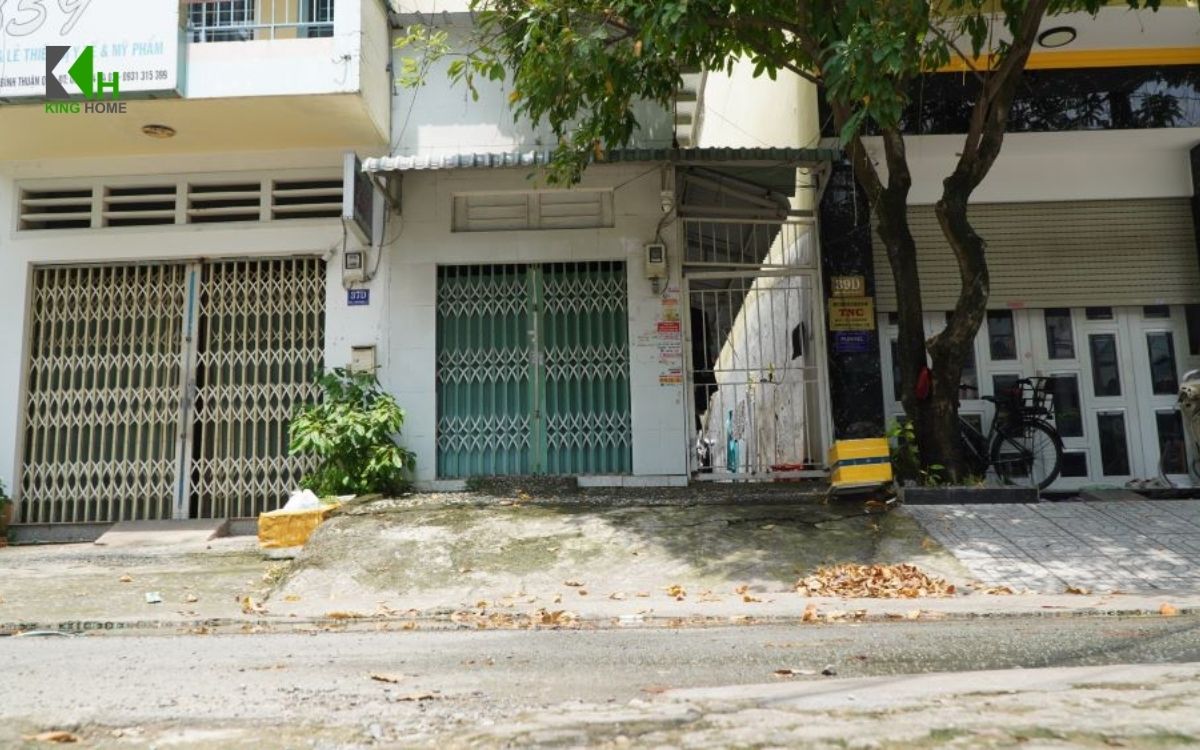 Nền nhà cao hơn mặt đường 50cm có thể phù hợp trong một số trường hợp, nhưng vẫn cần xét đến cốt đường, cốt vỉa hè, chiều dài sân và nhu cầu sử dụng