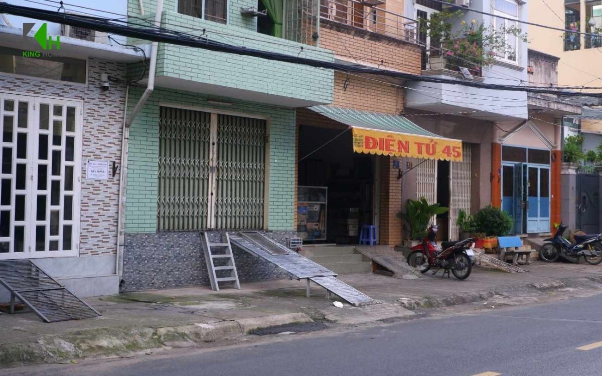 Nếu nền nhà quá cao gây bất tiện, gia chủ nên ưu tiên xử lý đúng kỹ thuật thay vì quá lo ngại các quan niệm kiêng kỵ.
