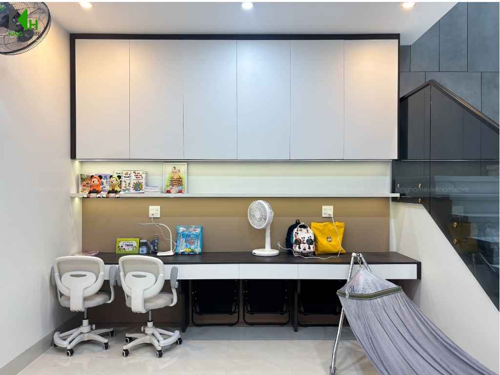 Khu vực học tập của bé được thiết kế riêng để tạo một góc học tập yên tĩnh và tập trung