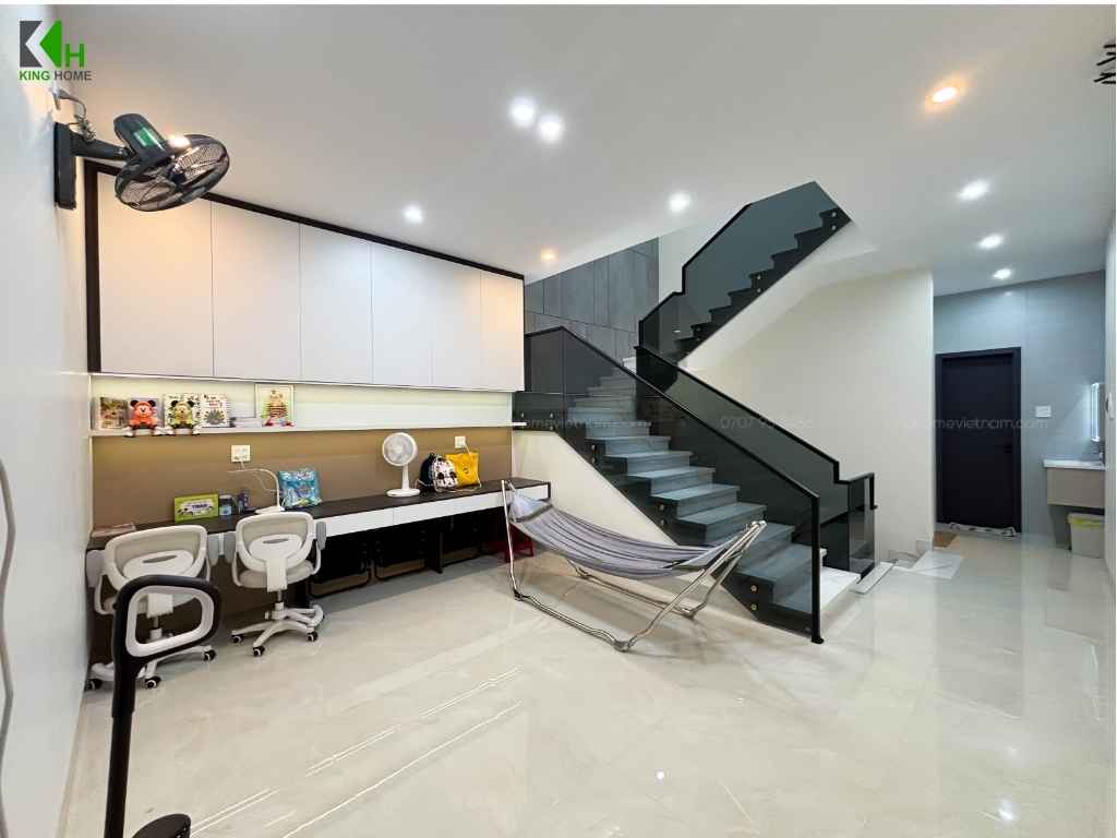 Đầu tiên là khu vực sinh hoạt chung, được bố trí như một khoảng không gian để các thành viên trong gia đình có thể cùng nhau trò chuyện