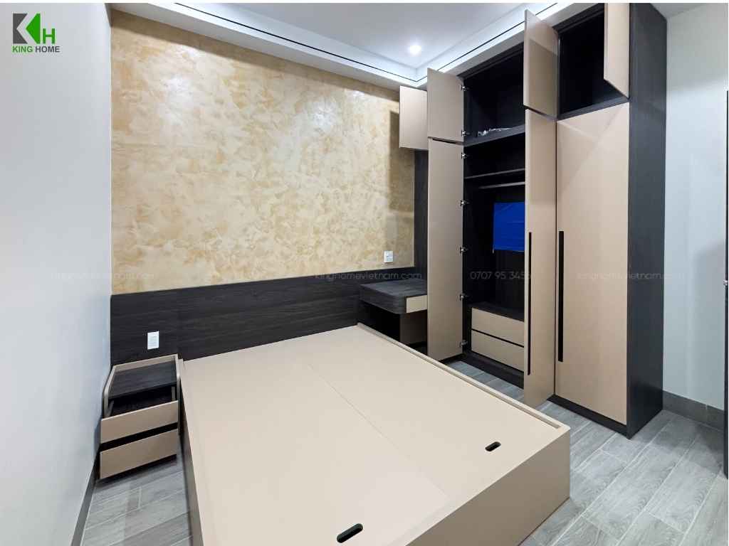 Ở phòng ngủ còn lại, cách bố trí nội thất tiếp tục đề cao công năng và sự riêng tư
