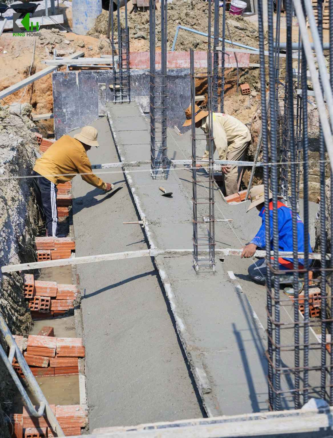 Với móng băng 1 phương, việc lựa chọn cần dựa trên điều kiện cụ thể của từng công trình