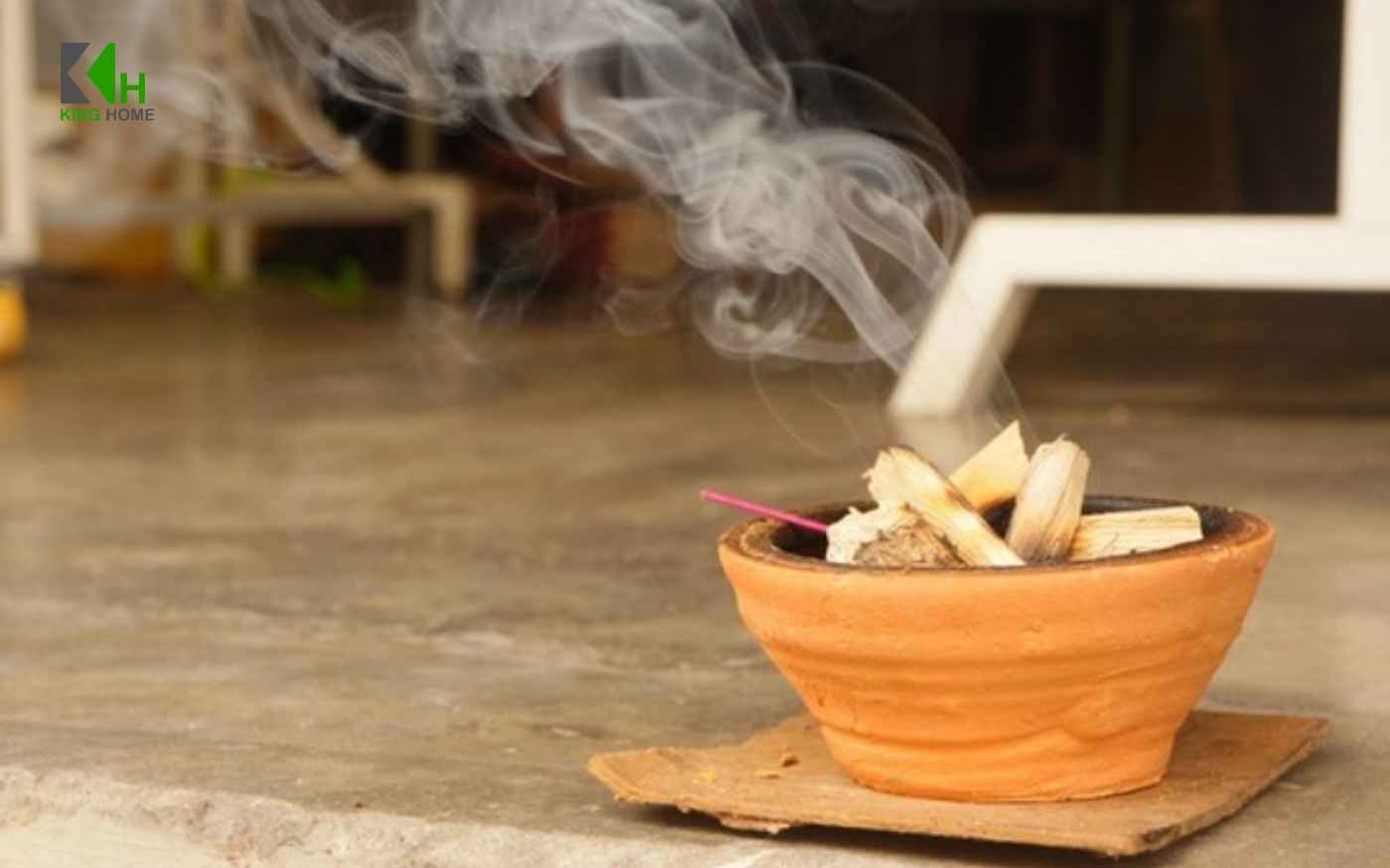 Đặc biệt với những căn nhà mua lại hoặc đã bỏ trống trong thời gian dài, nhiều gia đình lựa chọn xông nhà trước lễ cúng nhập trạch