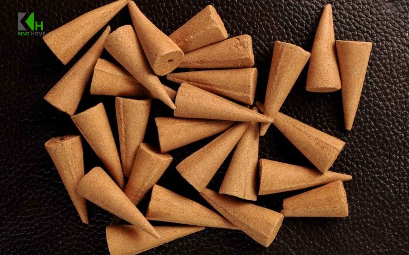 Xông nhà bằng trầm hương