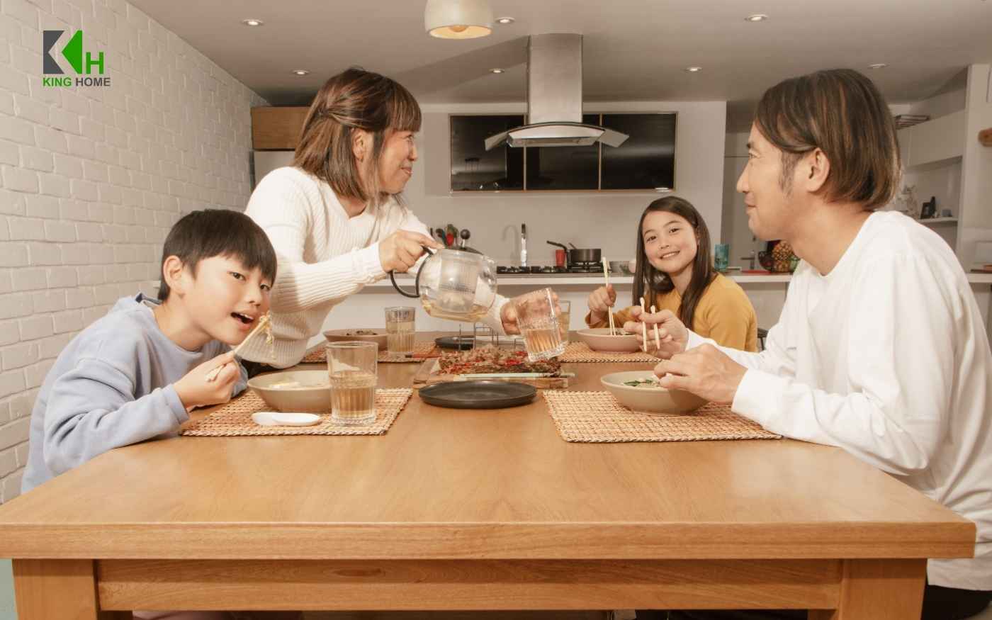 Sau khi cúng nhập trạch nên giữ không khí trong nhà vui vẻ, tích cực