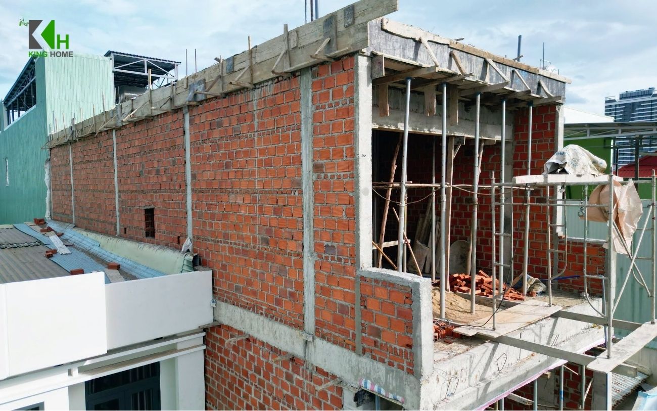 Tường 20 thường được cân nhắc tại những vị trí cần độ ổn định hoặc khả năng bao che tốt hơn như mặt tiền,..