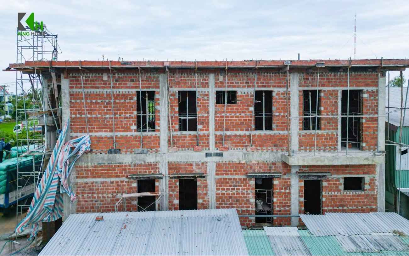 Tường 20 có thể là tường chịu lực hoặc không chịu lực tùy thiết kế kết cấu;