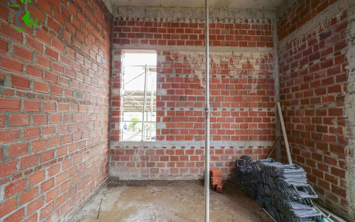 Do mỏng hơn, tường 10 có độ cứng và khả năng chống va đập hạn chế hơn tường dày.