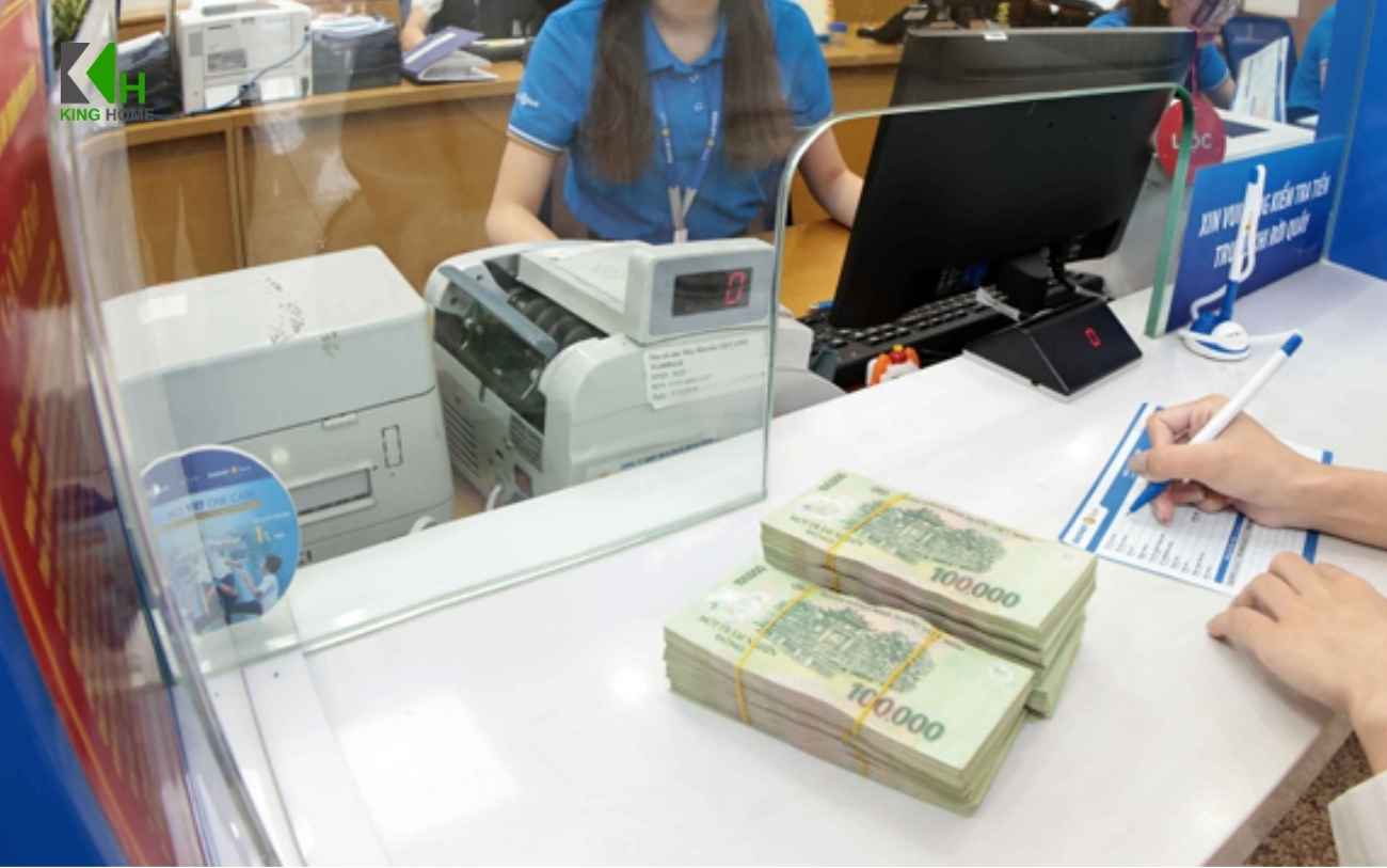 Trong trường hợp không thể huy động đủ vốn từ người thân, vay ngân hàng xây nhà là phương án được nhiều gia đình cân nhắc