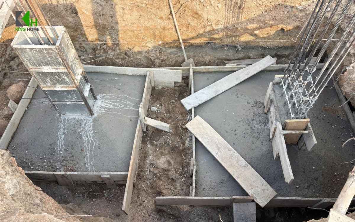 Móng đơn là một trong những loại móng nhà phổ biến trong xây dựng dân dụng, thường còn được gọi là móng cốc