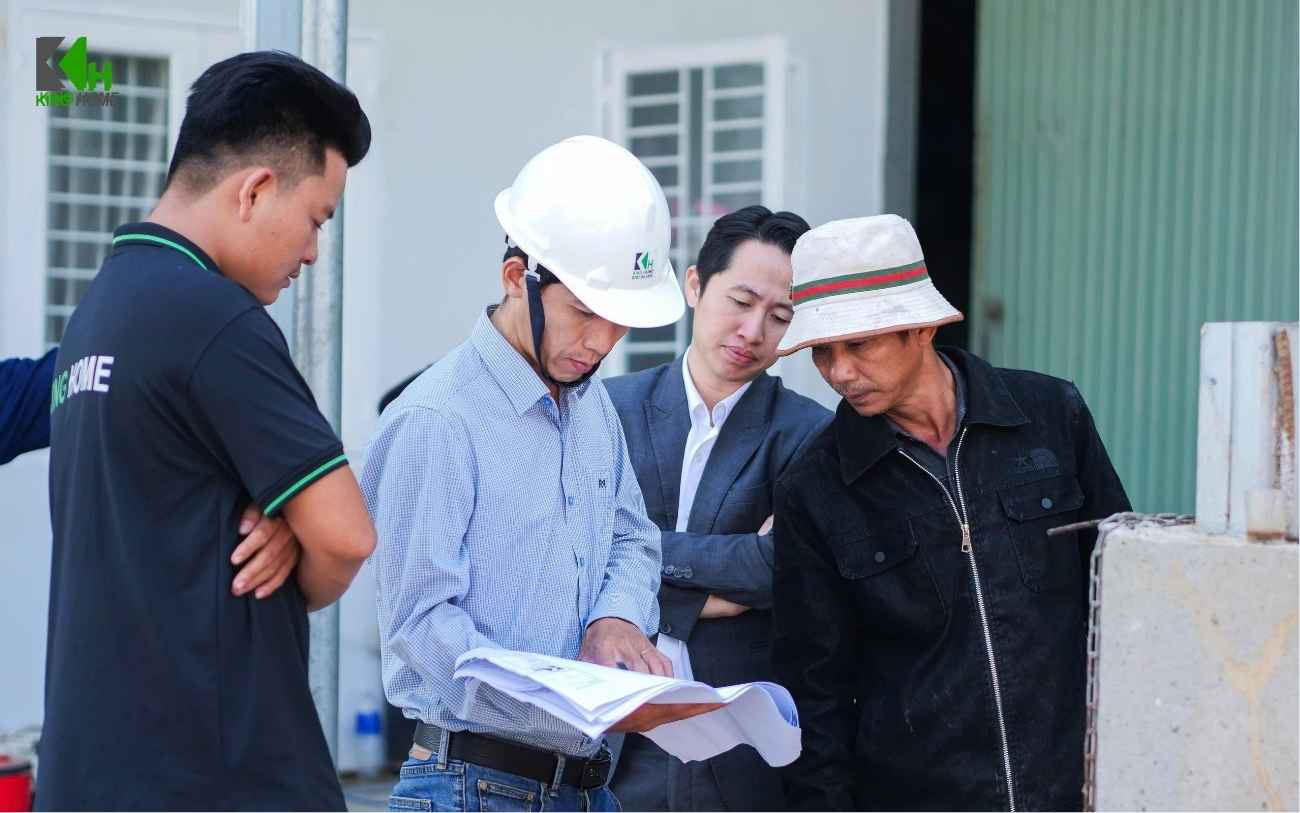 Hợp đồng rõ ràng: Quy định cụ thể tiến độ từng hạng mục, phạm vi công việc và trách nhiệm của các bên.