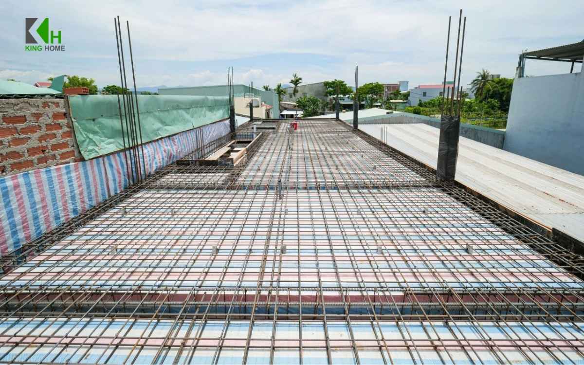 Dầm sàn là hệ dầm được bố trí kết hợp với bản sàn, có nhiệm vụ tiếp nhận tải trọng từ sàn và các cấu kiện bên trên